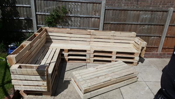 pallet corner sofa and table
